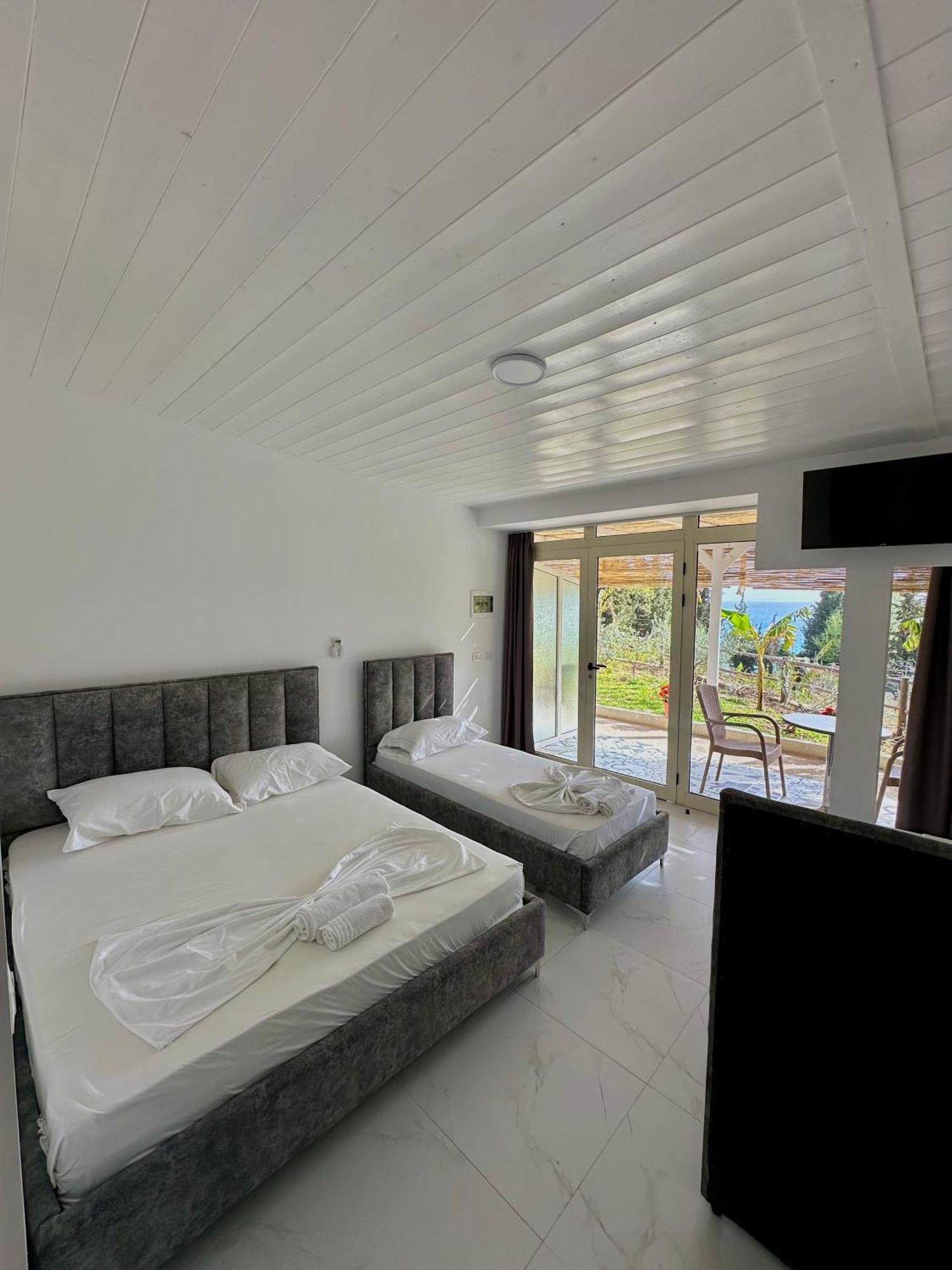 Essos Villas เดอร์มี ภายนอก รูปภาพ